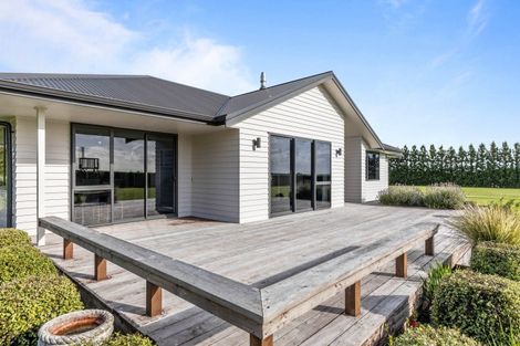 Photo of property in 39 Kairau Road East, Brixton, New Plymouth, 4373