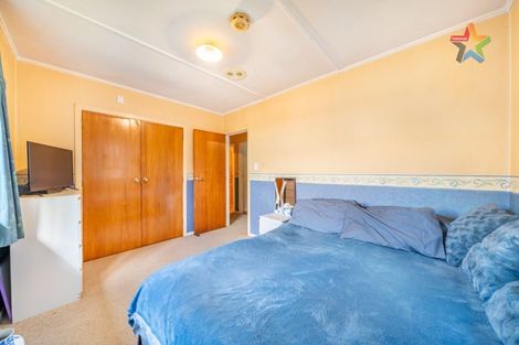 Photo of property in 21 Thomson Grove, Stokes Valley, Lower Hutt, 5019