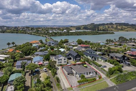 Photo of property in 10 Tahuna Avenue, Raglan, 3225