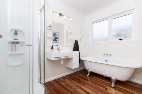 Photo of property in 17 York Crescent, Westown, New Plymouth, 4310