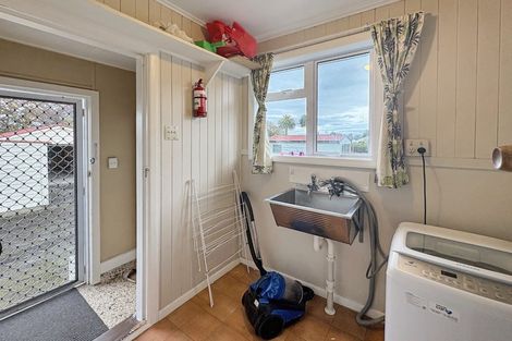 Photo of property in 12 Collett Street, Dannevirke, 4930