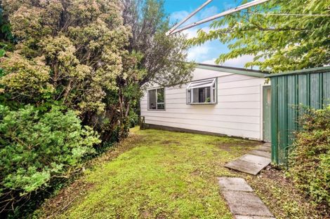 Photo of property in 19b Colchester Crescent, Newlands, Wellington, 6037