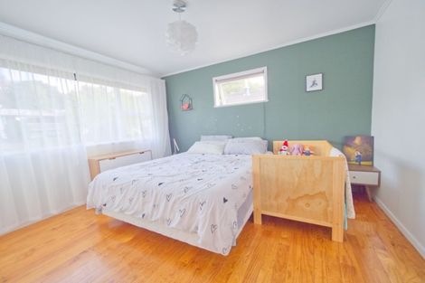 Photo of property in 5 Pendlebury Street, Green Bay, Auckland, 0604