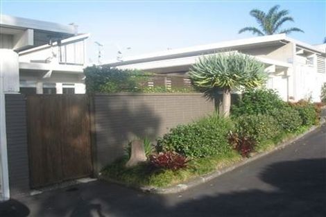 Photo of property in 3/252 Hurstmere Road, Takapuna, Auckland, 0622