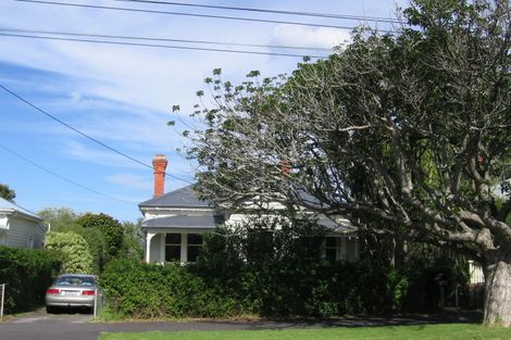 Photo of property in 18 Summer Street, Stanley Point, Auckland, 0624