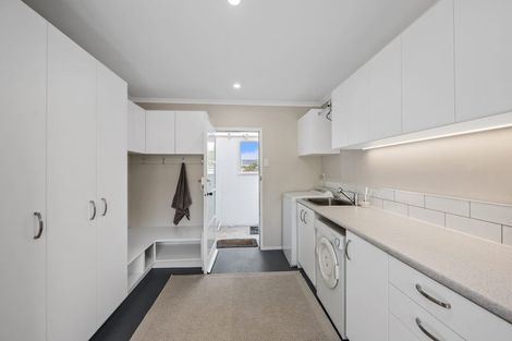 Photo of property in 13 Karaka Street, Helensville, 0800