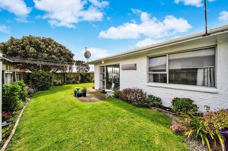 Photo of property in 4/29 Clemow Road, Fitzroy, New Plymouth, 4312