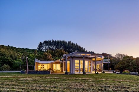 Photo of property in 102 Kuku East Road, Kuku, Levin, 5570