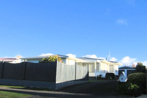 Photo of property in 26 Dunk Place, Milson, Palmerston North, 4414