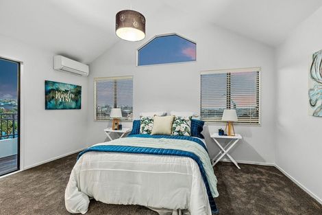 Photo of property in 23 Kerlin Crescent, West Harbour, Auckland, 0618