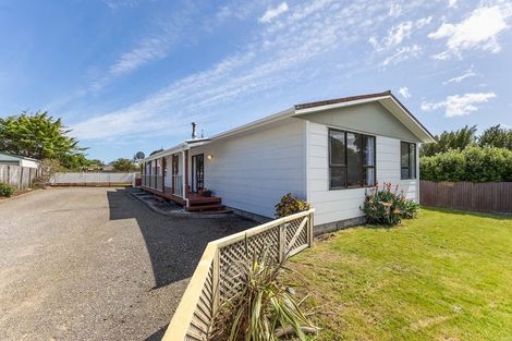 Photo of property in 11 Atua Street, Waikanae Beach, Waikanae, 5036