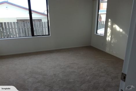 Photo of property in 6 Ashton Fitchett Drive, Brooklyn, Wellington, 6021