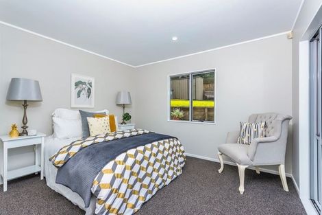 Photo of property in 13 Lagoon Way, West Harbour, Auckland, 0618