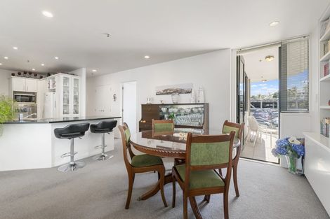 Photo of property in 2a/171 Hurstmere Road, Takapuna, Auckland, 0622