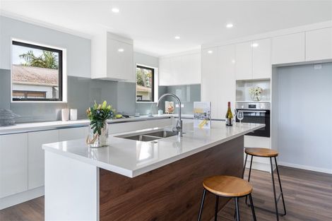 Photo of property in 18a Orams Road, Hillpark, Auckland, 2102