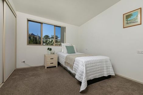 Photo of property in 1/34 Waipuia Place, Greenhithe, Auckland, 0632