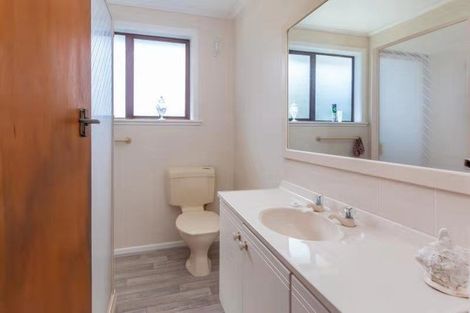 Photo of property in 17 Armagh Road, Blockhouse Bay, Auckland, 0600