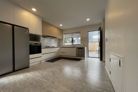 Photo of property in 8d Blyton Lane, Pakuranga Heights, Auckland, 2010