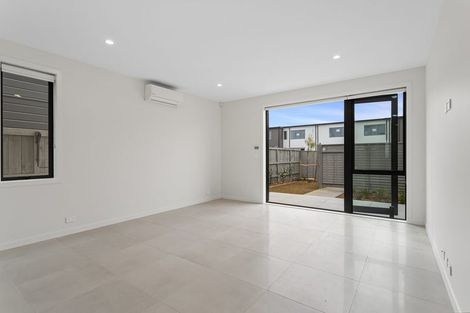 Photo of property in 16 Park Green Avenue, Rosehill, Papakura, 2113