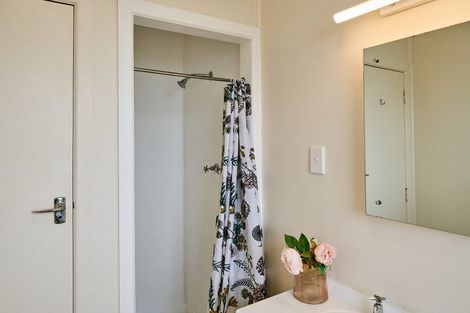 Photo of property in 30 Mana View Road, Paremata, Porirua, 5026