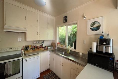 Photo of property in 17 Randwick Road, Northland, Wellington, 6012