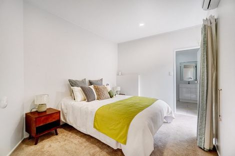 Photo of property in 8 Stitchbird Close, Murrays Bay, Auckland, 0630