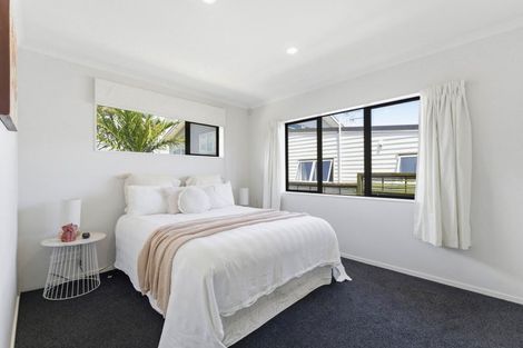 Photo of property in 25a Mcinnes Road, Weymouth, Auckland, 2103