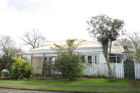 Photo of property in 10 Miro Street, Inglewood, 4330