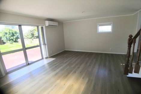Photo of property in 14 Lavery Place, Sunnynook, Auckland, 0632