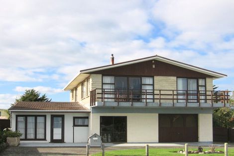 Photo of property in 21 Hartley Street, Foxton Beach, Foxton, 4815