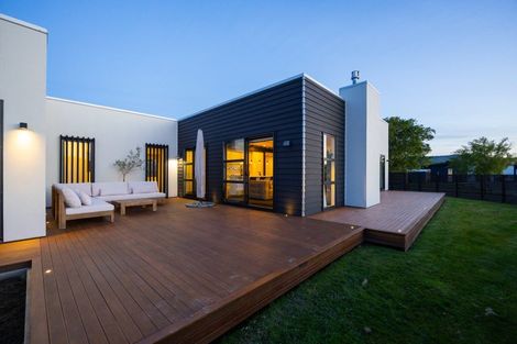 Photo of property in 14 Monaco Grove, Fitzherbert, Palmerston North, 4410