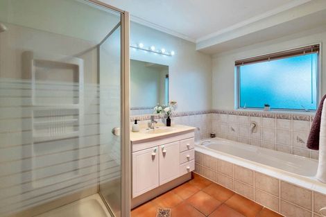 Photo of property in 3 San Fernando Way, Henderson, Auckland, 0612