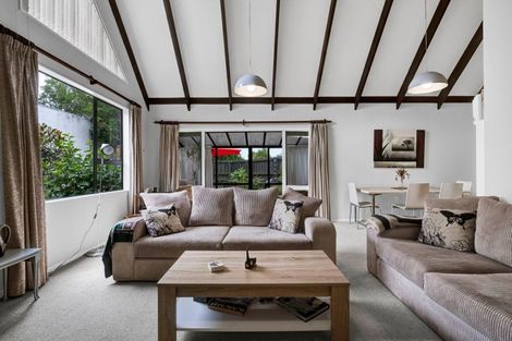 Photo of property in 9a Tamati Place, Merrilands, New Plymouth, 4312