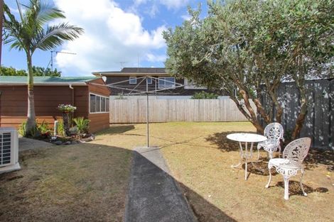 Photo of property in 4/4 Beach Road, Orewa, 0931