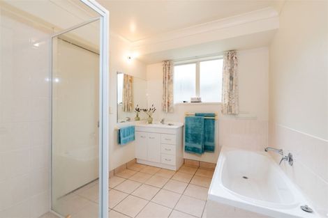 Photo of property in 17 Lasque Place, Glen Eden, Auckland, 0602