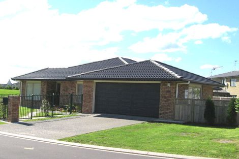 Photo of property in 2 Piriti Drive, Te Atatu Peninsula, Auckland, 0610