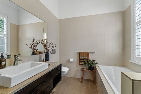 Photo of property in 21 St Aubyn Street, Devonport, Auckland, 0624