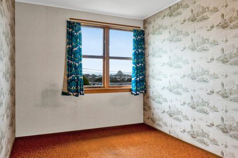 Photo of property in 79 Omata Road, Marfell, New Plymouth, 4310