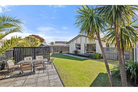Photo of property in 2/50 Valecrest Avenue, Parklands, Christchurch, 8083