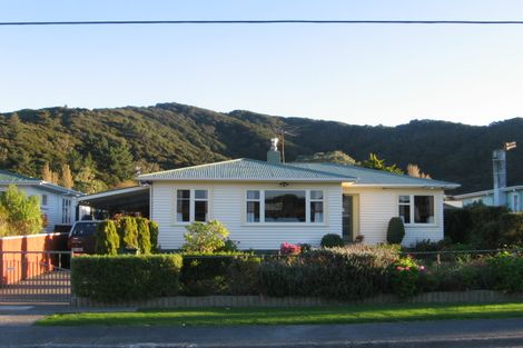 Photo of property in 25 Totara Street, Wainuiomata, Lower Hutt, 5014