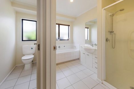 Photo of property in 51 Magic Way, Randwick Park, Auckland, 2105