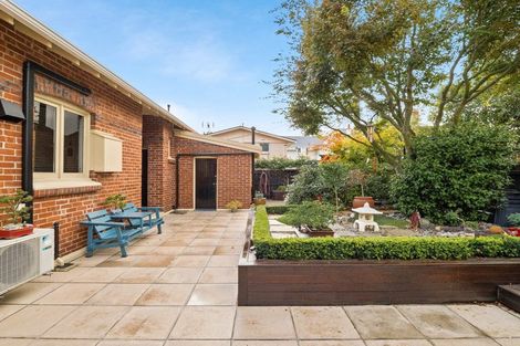 Photo of property in 241 Bay View Road, Saint Clair, Dunedin, 9012