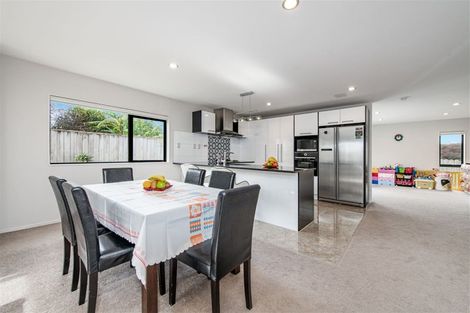 Photo of property in 57a Glendene Avenue, Glendene, Auckland, 0602