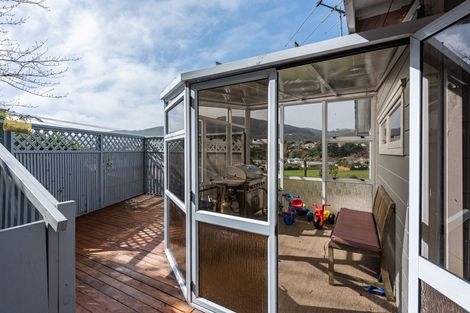 Photo of property in 2 Thomas Hook Street, Tawa, Wellington, 5028