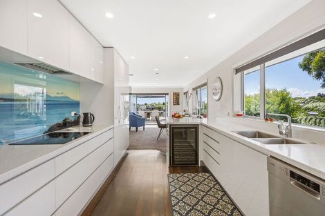 Photo of property in 7a Caledonia Place, Highlands Park, New Plymouth, 4312