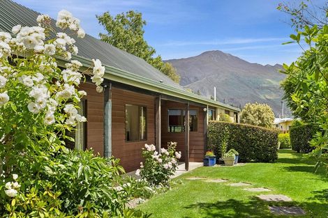 Photo of property in 4 Kidson Lane, Wanaka, 9305