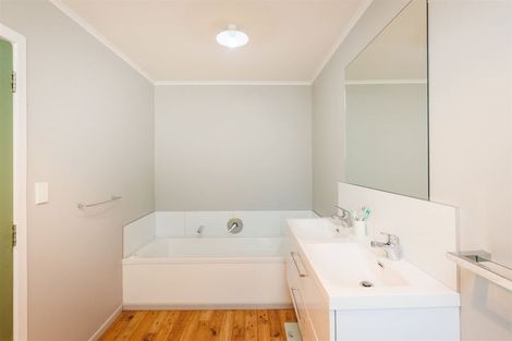 Photo of property in 21 Ongo Road, Hunterville, 4730