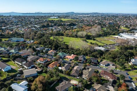 Photo of property in 16 Millstream Drive, Henderson, Auckland, 0610