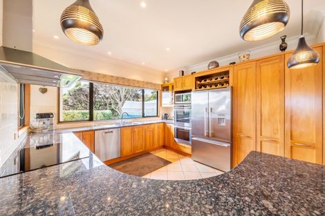 Photo of property in 32 Paekakariki Hill Road, Pauatahanui, Porirua, 5381