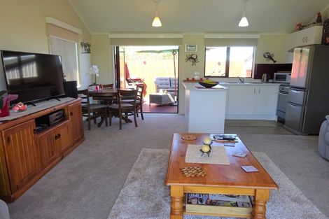 Photo of property in 11 Te Awa Street, Foxton Beach, Foxton, 4815